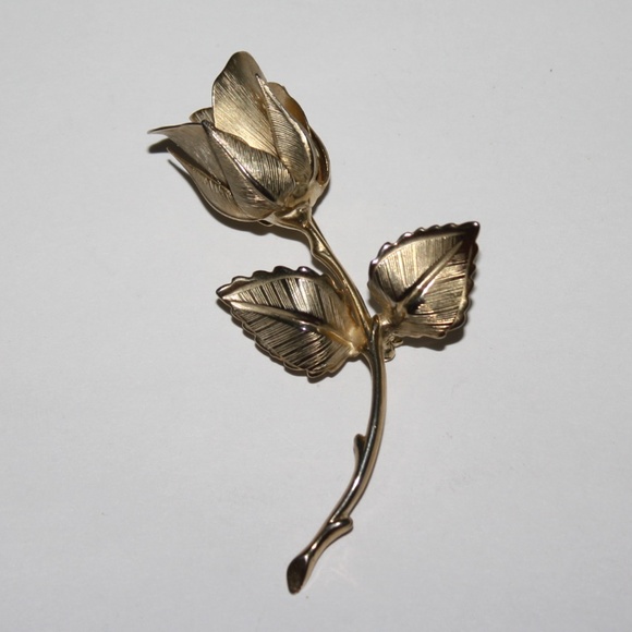 GIOVANNI Jewelry - Stunning gold rose signed GIOVANNI Brooch